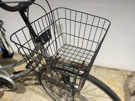 27インチ　6段変速　自転車　シルバー