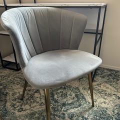 机と椅子の画像