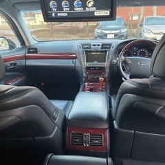 LS600HL ブラックの画像