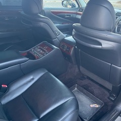 LS600HL ブラックの画像