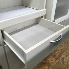 ジャングルジャングル貝塚店　食器棚　木　木目　ベージュ　磨りガラス　1枚扉　引き出し　2段　高さ調節　スライドテーブル　コンパクト　キッチン収納　家具　中古　貝塚市　二色浜の画像