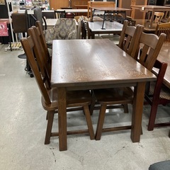 坂2603-936 ダイニングテーブルセット 椅子4脚付き ※バラ売り不可 椅子一脚座面割れ有り　キズ汚れ多数の画像