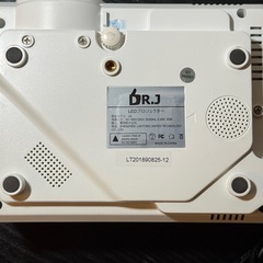 小型プロジェクター リモコン付き 白の画像