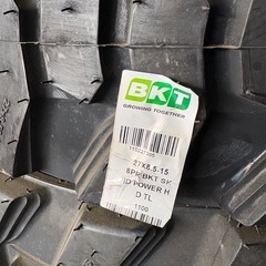 新品未使用品　スキッドステアローダータイヤ 27×8.50-15 PR8 チューブレス SKID POWER HD 4本セット BKT ボブキャット　ジョブサン　TCMの画像