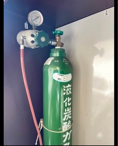 ２本セット
溶接に使うガス 瓶です。10kgと7kg