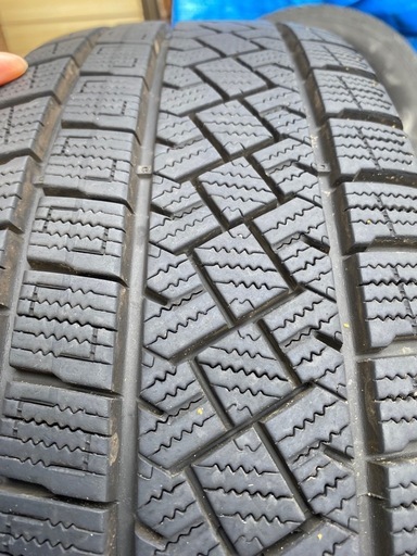 ピレリ　スタッドレス 195/65/R15 2024年製