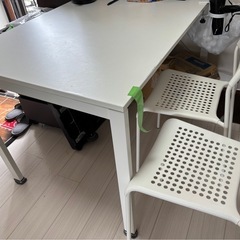 白のダイニングテーブル+椅子2脚の画像