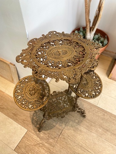美容室使用｜アンティーク調アイアン家具｜ディスプレイスタンド ｜店舗什器にも！