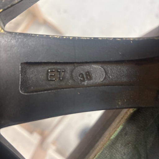  車のパーツ タイヤ、ホイールスタッドレス
