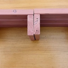 ピンクの木製スタンドセットの画像