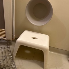 【引越しの為譲ります！4個セット】風呂イス、風呂桶、お風呂ラック   の画像