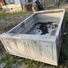 水タンク(石で作られた水タンク)の画像