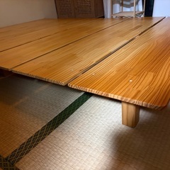 ダブルベッドフレームとマットレスのセットの画像