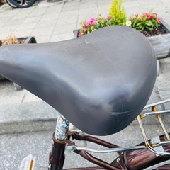 『ＳＡＬＥ　３０％』　ママチャリ　２０インチ　自動ライト　カゴ　付き　🤎　配達可能の画像