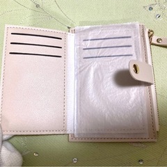 ：ベージュ系: コンパクトウォレット:カードケース6枚　付き小銭入れ:未使用:合成皮革:カードホルダー :クレカケース:ミニ財布の画像