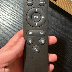 小型プロジェクター リモコン付き 白の画像