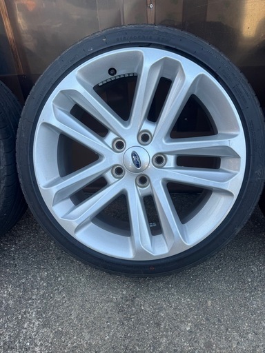 フォード　エクスプローラー純正　　18インチ 8j+44　114.3 タイヤ2本新品交換済み　215/40r18 国産車流用