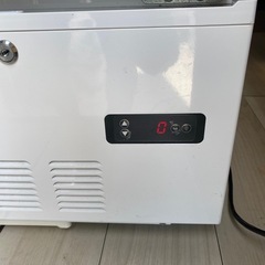 ライトもつく4面ガラス冷蔵ショーケース の画像