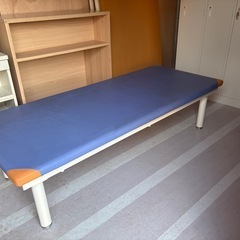 ベッド　施術台　訓練台　運動療法の画像