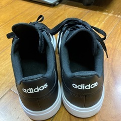 アディダス　スニーカー　27センチ
の画像