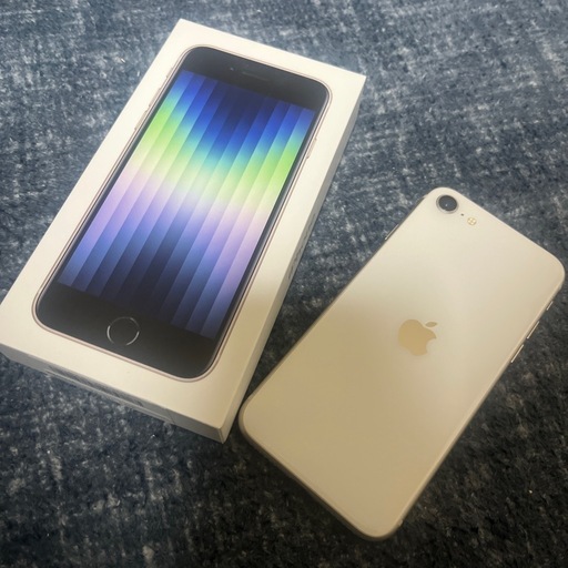 iPhone SE（第3世代）の64GB・スターライト（白系）モデル