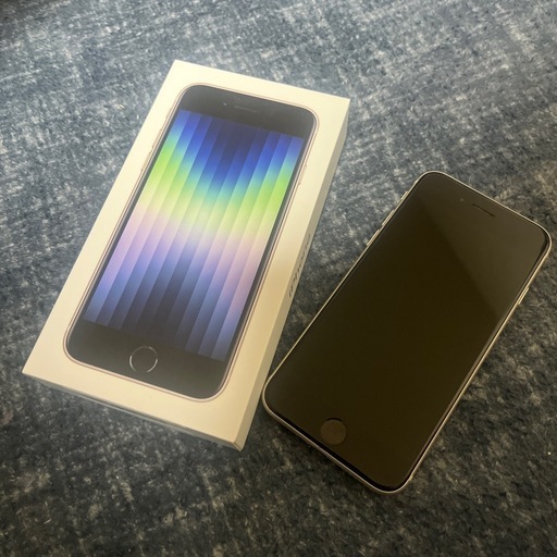 iPhone SE（第3世代）の64GB・スターライト（白系）モデル