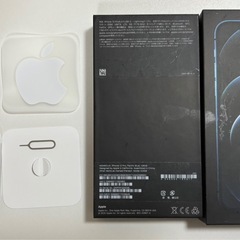 iPhone 12Proの箱とライトニングケーブルの画像