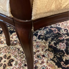 ヨーロピアンなダイニングチェア2脚の画像