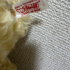 世界限定1500体シュタイフのテディベアの画像