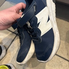 ニューバランス⭐︎21.5⭐︎紺の画像