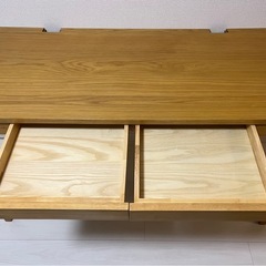 木製デスクの画像