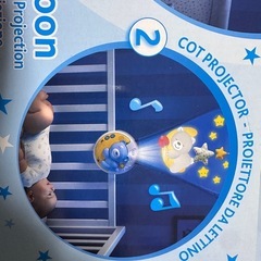 コット モビール とプロジェクターの画像