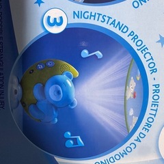 コット モビール とプロジェクターの画像