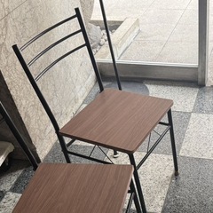 无料昇降デスク＋椅子2脚の画像