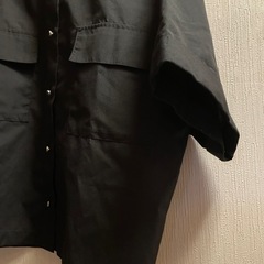 レディースブラックシャツの画像