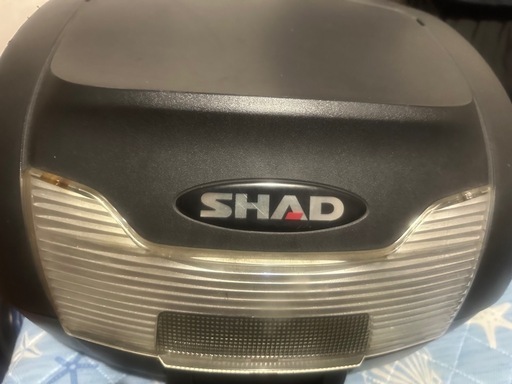 バイク用リアボックス　SHAD４０(４０L)