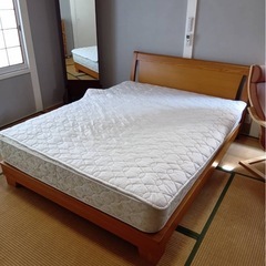 ✴︎高級ベッドシモンズ　ワイドダブルベッド+フレーム✴︎美品の画像