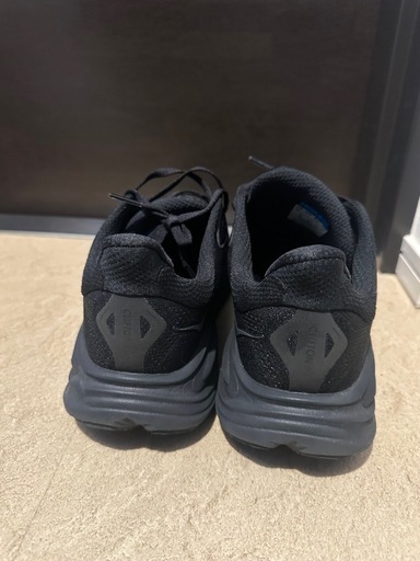 【再募集】HOKA ブラック ランニングシューズ 