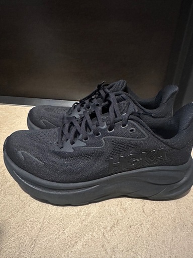【再募集】HOKA ブラック ランニングシューズ 