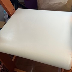 幼児用の椅子の画像