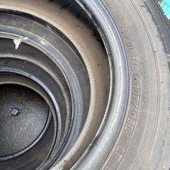 車　タイヤの画像