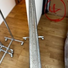 ニトリ頑丈ハンガーラック４本ありますの画像