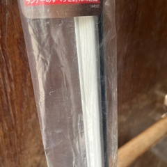 白い木目カーテンレールの画像