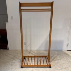 ハンガーラック　キャスター付き　木製の画像