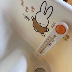 ミッフィー　ベビーバス　温度計付きの画像