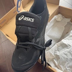 未使用の野球スパイクの画像