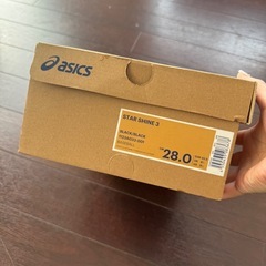 未使用の野球スパイクの画像