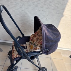 Combi コンビ　ベビーカー　両体面式　自立可能の画像