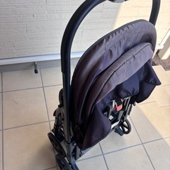 Combi コンビ　ベビーカー　両体面式　自立可能の画像