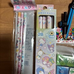 鉛筆　クレヨン　コンパスの画像